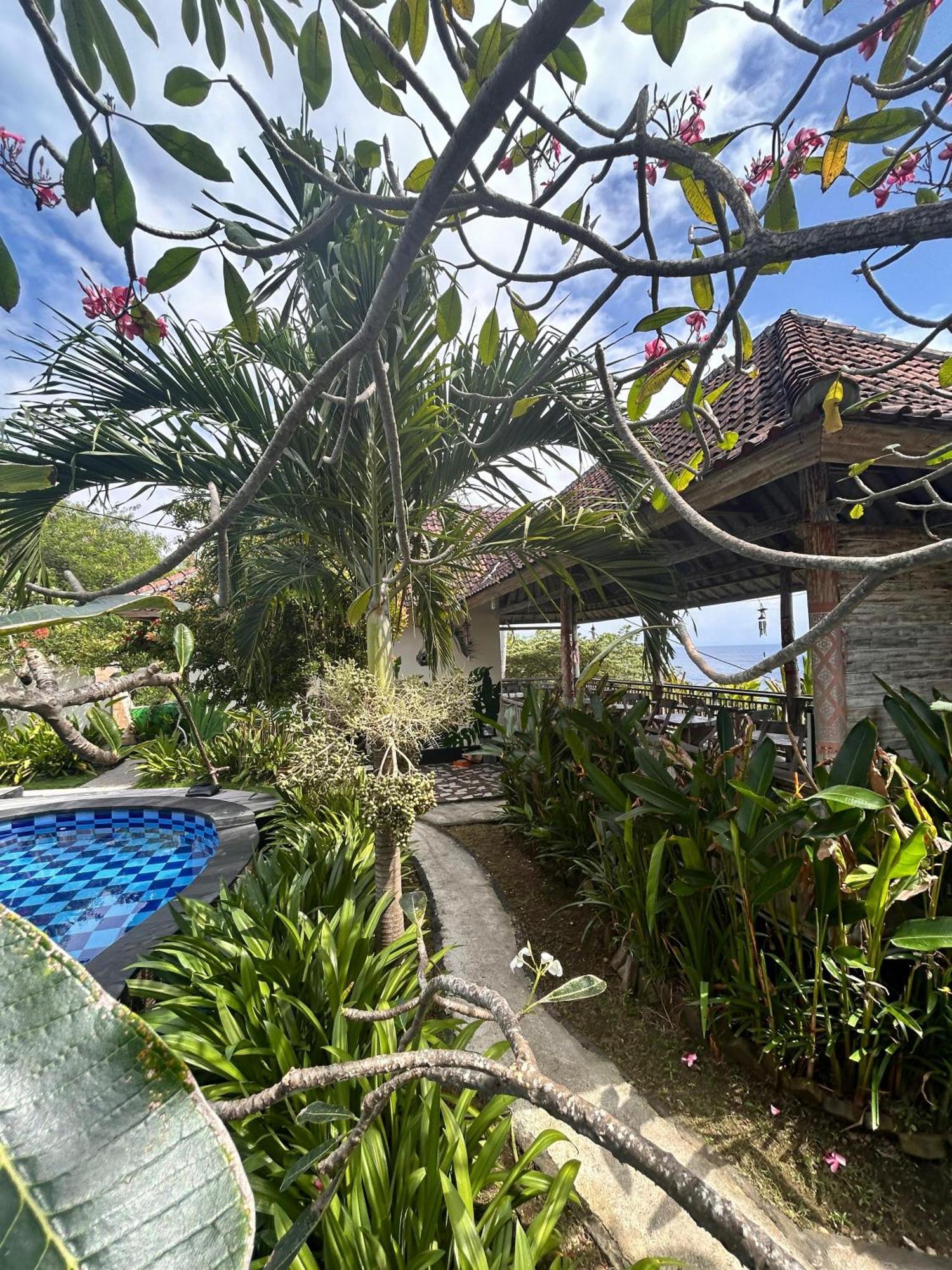 Unicorn Bungalow Batununggul Exterior photo